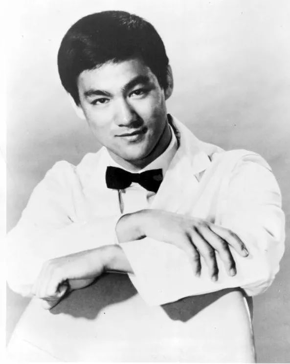 明星大腕斜杠青年兼职