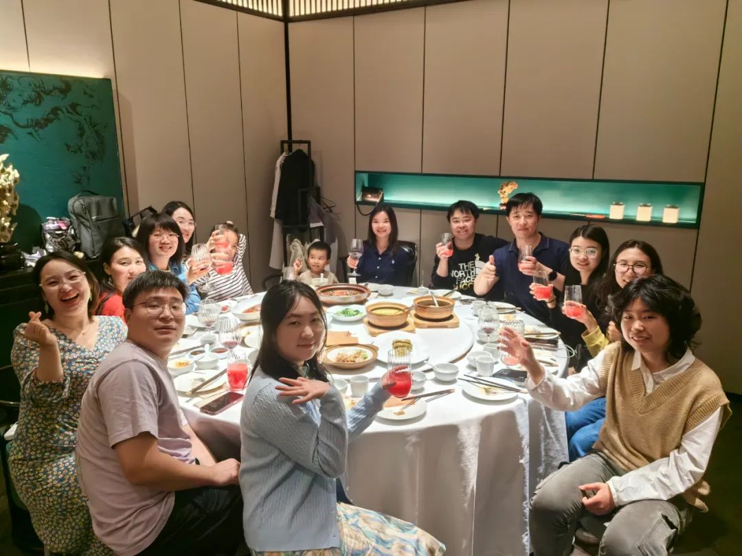 明星大腕斜杠青年兼职