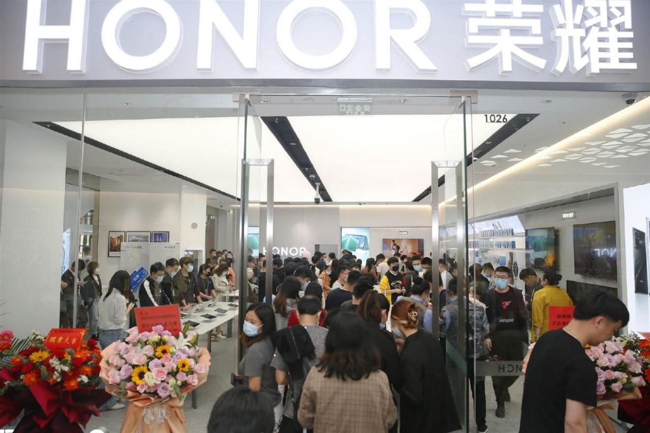 荣耀独立一年,压力、耐力和定力 荣耀独立一年,压力、耐力和定力