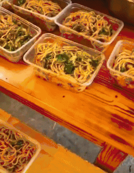 年轻人从大厂到摆摊