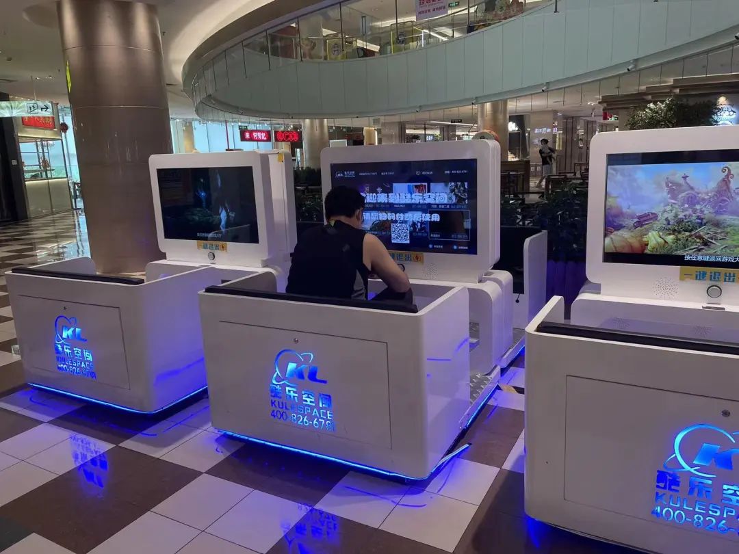 工作日下午，商场客流并不多