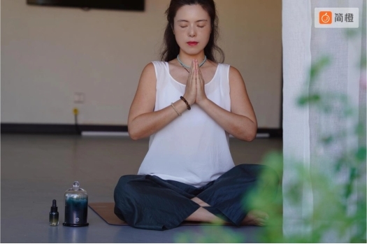 (王蕊正在练习瑜伽,受访者供图) (王蕊正在练习瑜伽,受访者供图)