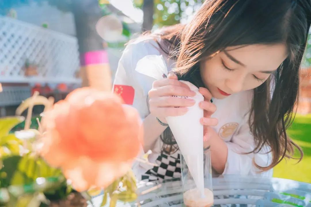 女孩学烘焙有发展吗