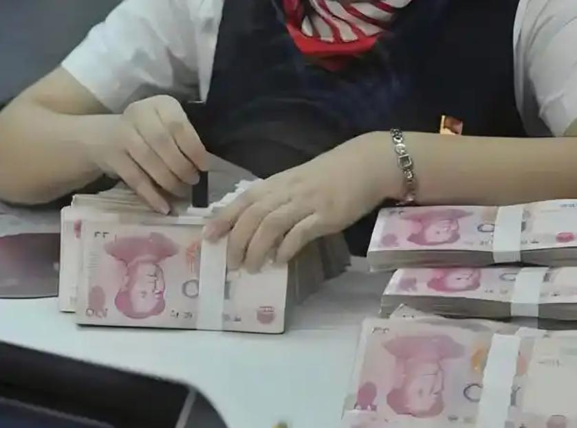 00后收入与消费对比