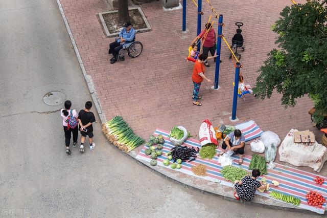摆摊卖菜赚钱吗