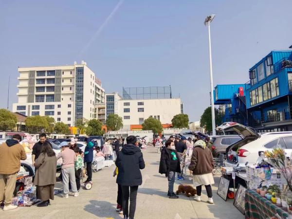 后备箱集市卖什么好