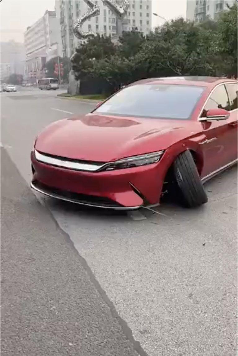 试驾撞车了需要赔偿吗