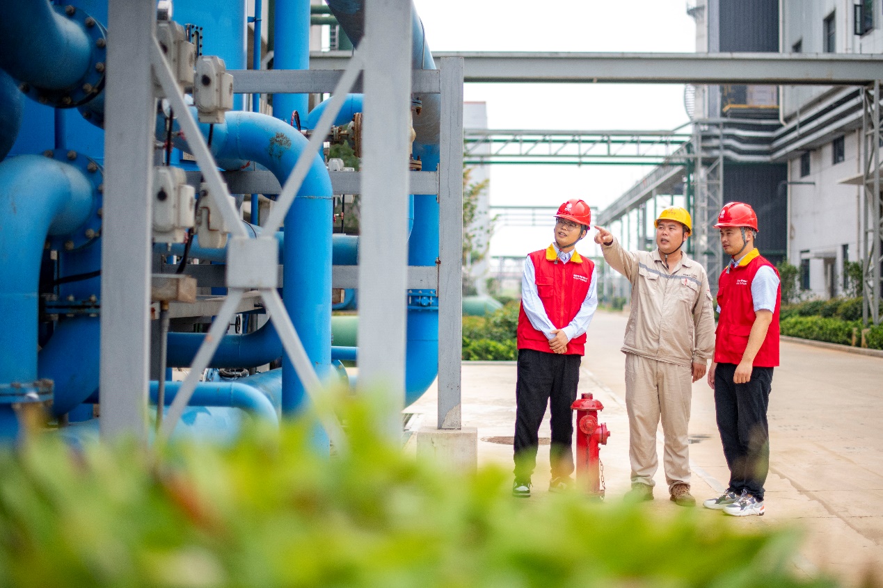 主动上门走访电厂。郜小兵摄 主动上门走访电厂。郜小兵摄